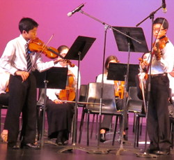 Photograph of brothers Fox and Ojo Ventura at 2015 concert